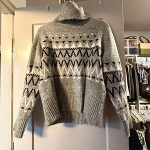 Evereve Gray and Black Geometric Turtleneck Sweater
